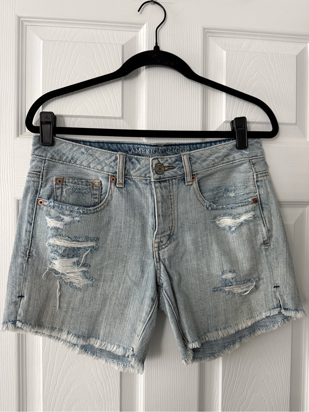 American Eagle Light Wash Distressed Denim Women’s Shorts